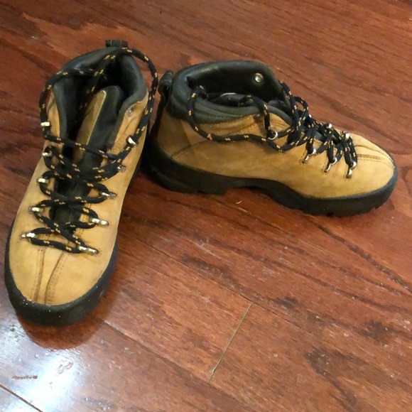 Nike boys high top boots, look like new size 1 - Picture 2 of 5